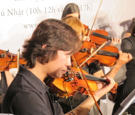 Nouveauté: Orchestre symphonique sur le trottoir à Hanoï - ảnh 1